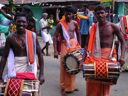 Indian men playing drums on walk, by Insider Tours